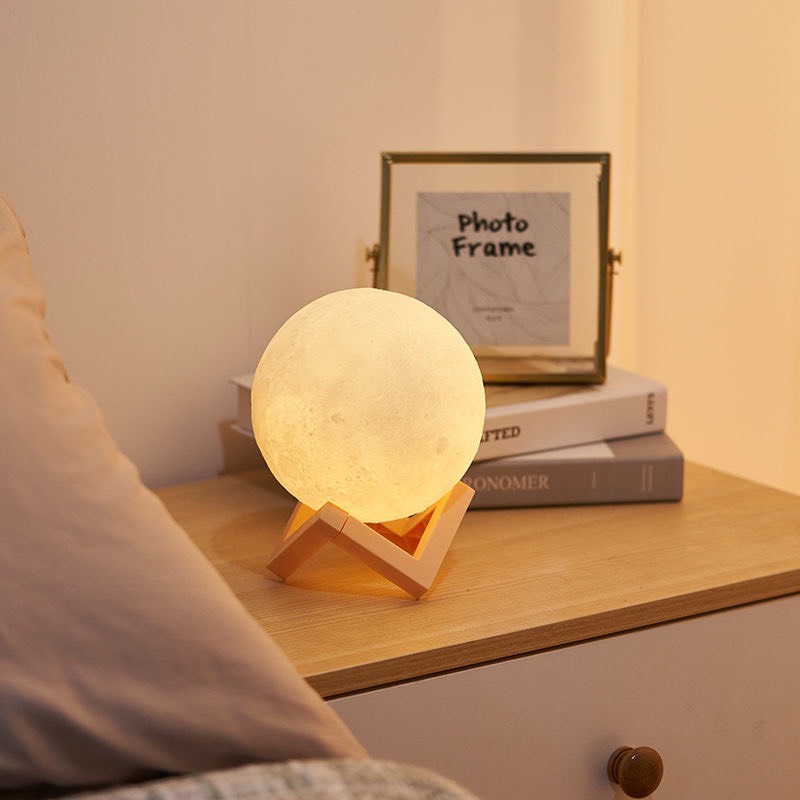 Đèn ngủ hình mặt trăng 3D để bàn trang trí phòng ngủ decor bàn học dùng pin cúc áo
