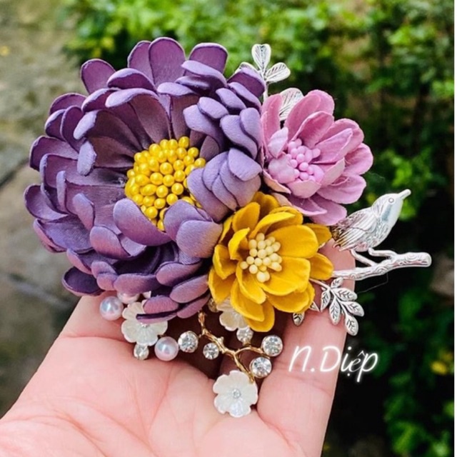 Cụm hoa cài áo