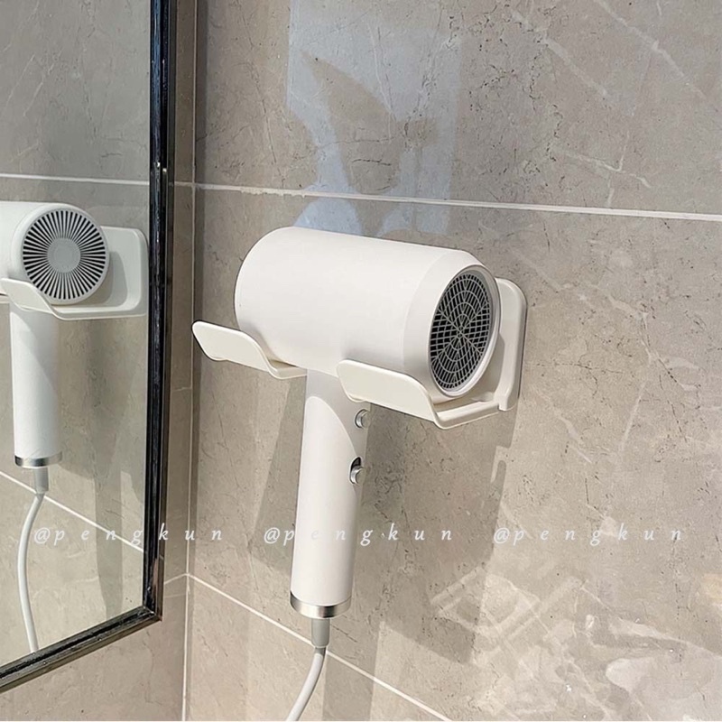 Móc trong suốt giữ chân cắm điện tiện lợi