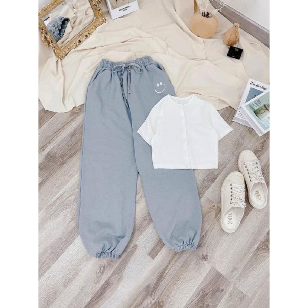 Set áo croptop cài cúc tay ngắn và quần jogger buộc dây mặt cười - VIETCEN