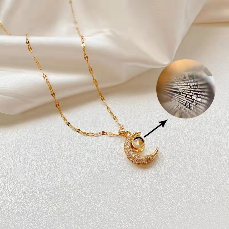 Vòng cổ Thép Titan Mạ Vàng 18K Không Phai Không Gây Dị Ứng Chống Nước Mặt Trăng Có Chữ I Love You 100 Ngôn Ngữ
