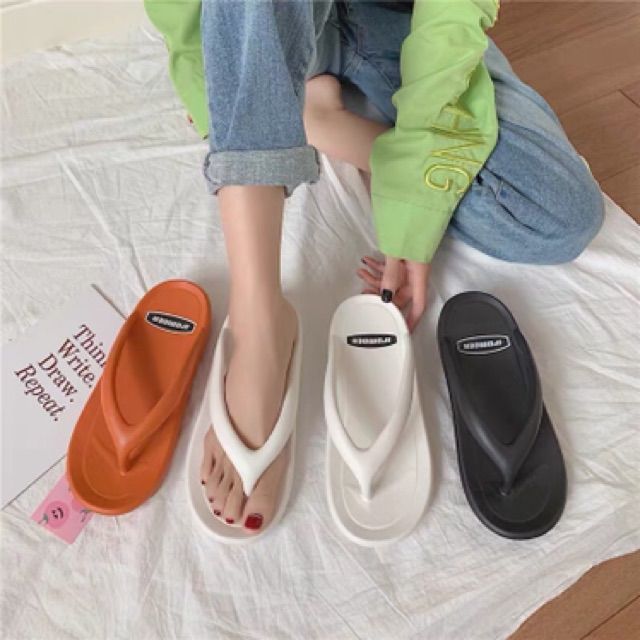 Dép tông kẹp đi biển