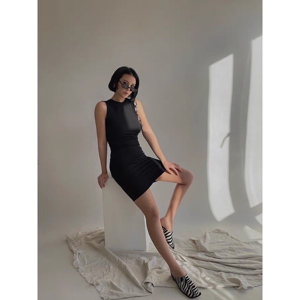 ĐẦM BODY ĐEN CUT OUT LƯNG SÁT NÁCH