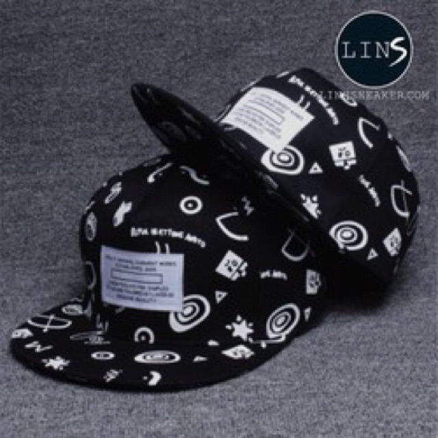 Mũ lưỡi trai Snapback hoạ tiết đen trắng cá tính