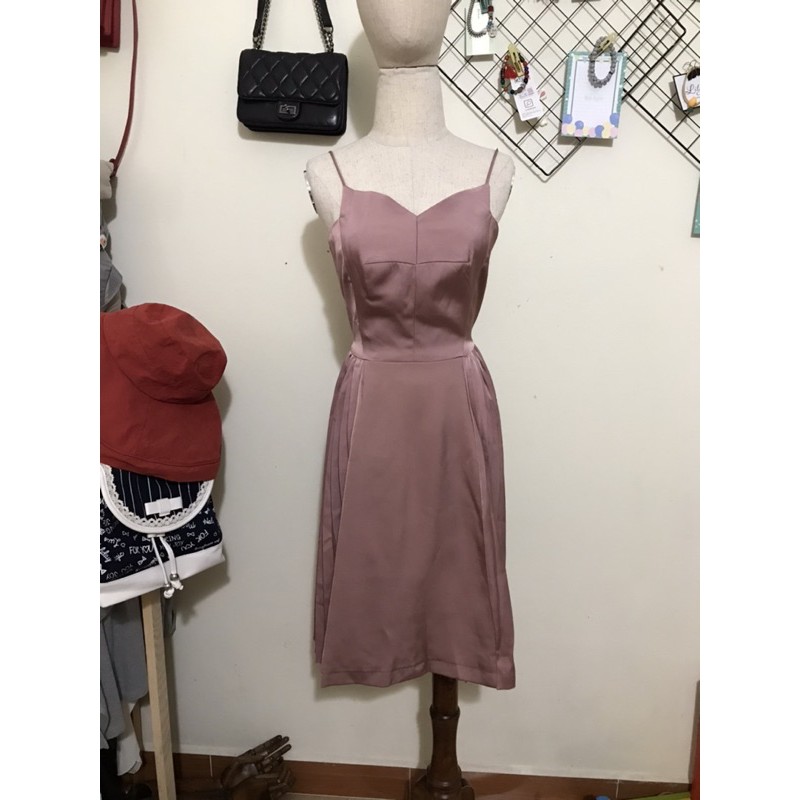 Mình pass đầm newtag ạ