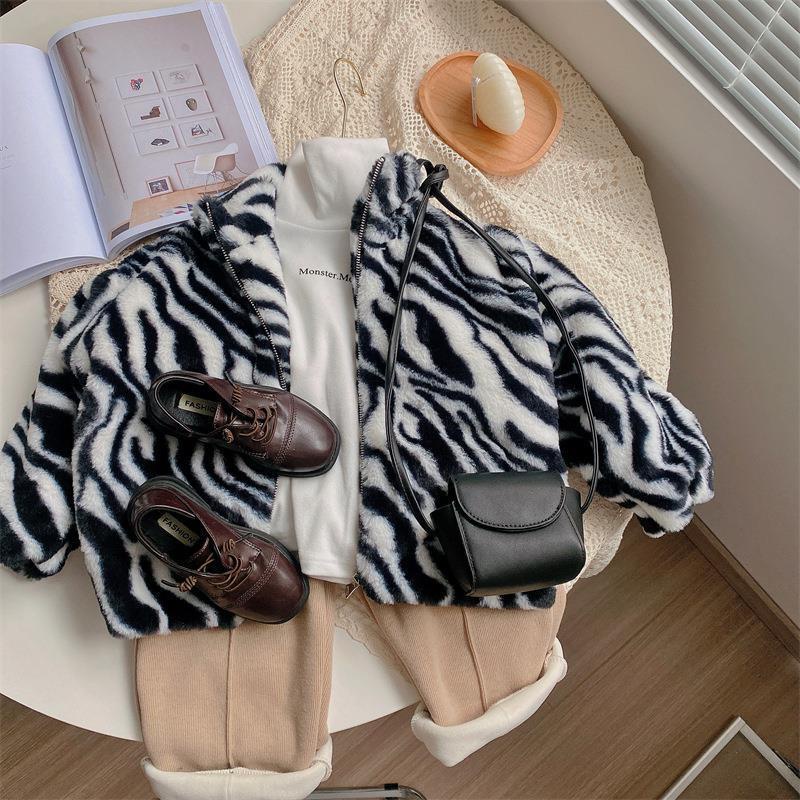 Áo Khoác Lông Cừu Dày Dặn In Họa Tiết Ngựa Vằn Thời Trang Cho Bé Trai Và Gái