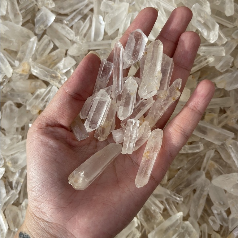 Que đá thạch anh trắng ( Clear Quartz ) dùng là lưới Grid trong Reiki, đá thanh tẩy Tarot, đá phong thủy