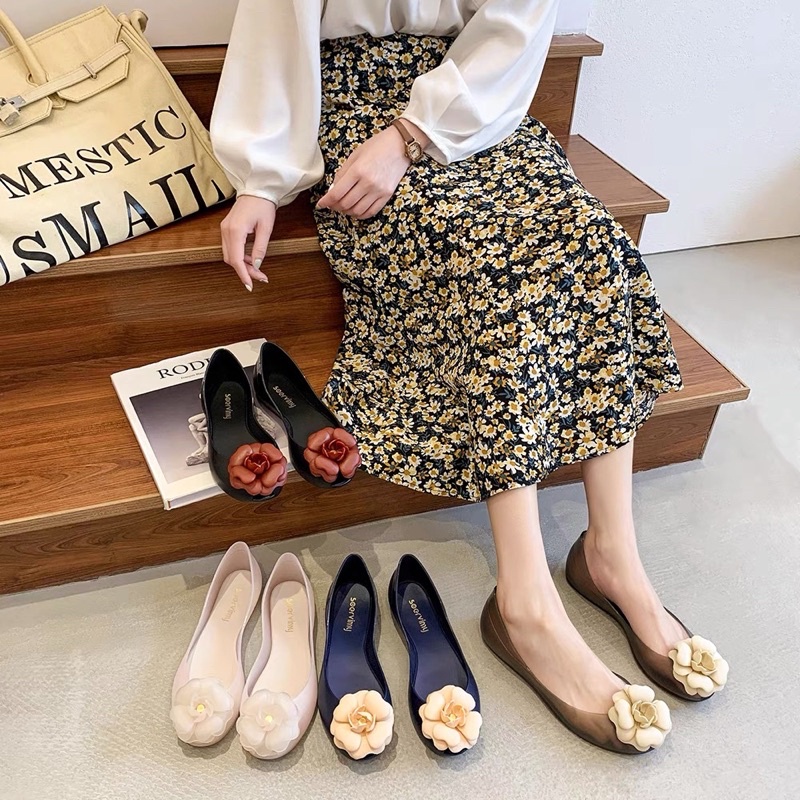 Mã B75 Giày búp bê nhựa dẻo thơm trong đính hoa trà hở mũi soervimy - Chọn size theo bảng size