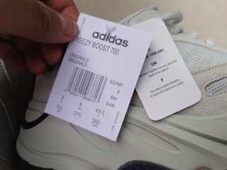 Giày sneaker yeezy boost700 "sail"