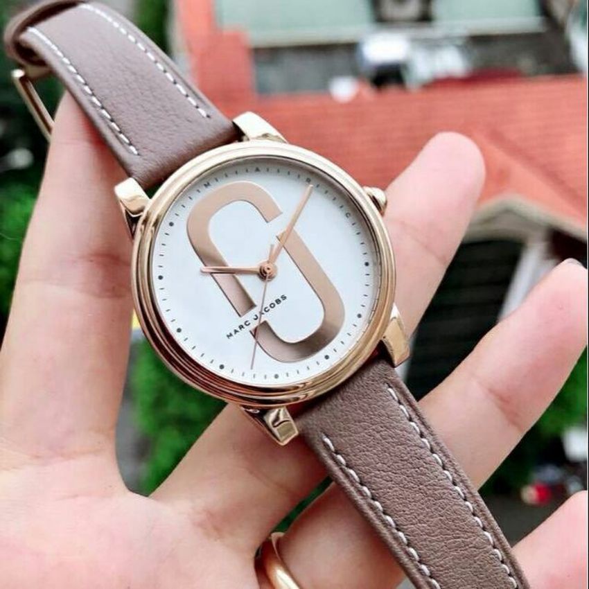 Đồng Hồ Nữ Marc Jacobs MJ1581 - Nền Mặt Số Logo Thương Hiệu - 28mm