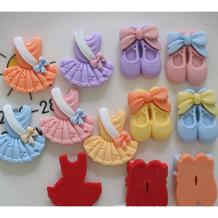 Charm (C497) slime/ Dụng Cụ Charm Trang Trí [Ko Keo &amp; Nút] Đầm &amp; Giầy Múa Ballet Xinh Đẹp - 01 Cái