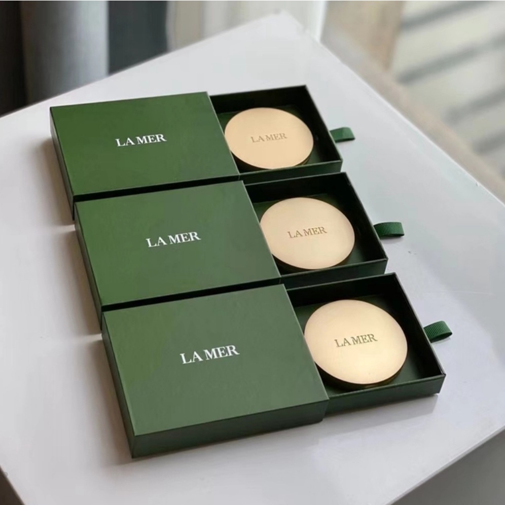 Gương trang điểm cầm tay Lá Mơ kèm túi nhung và hộp