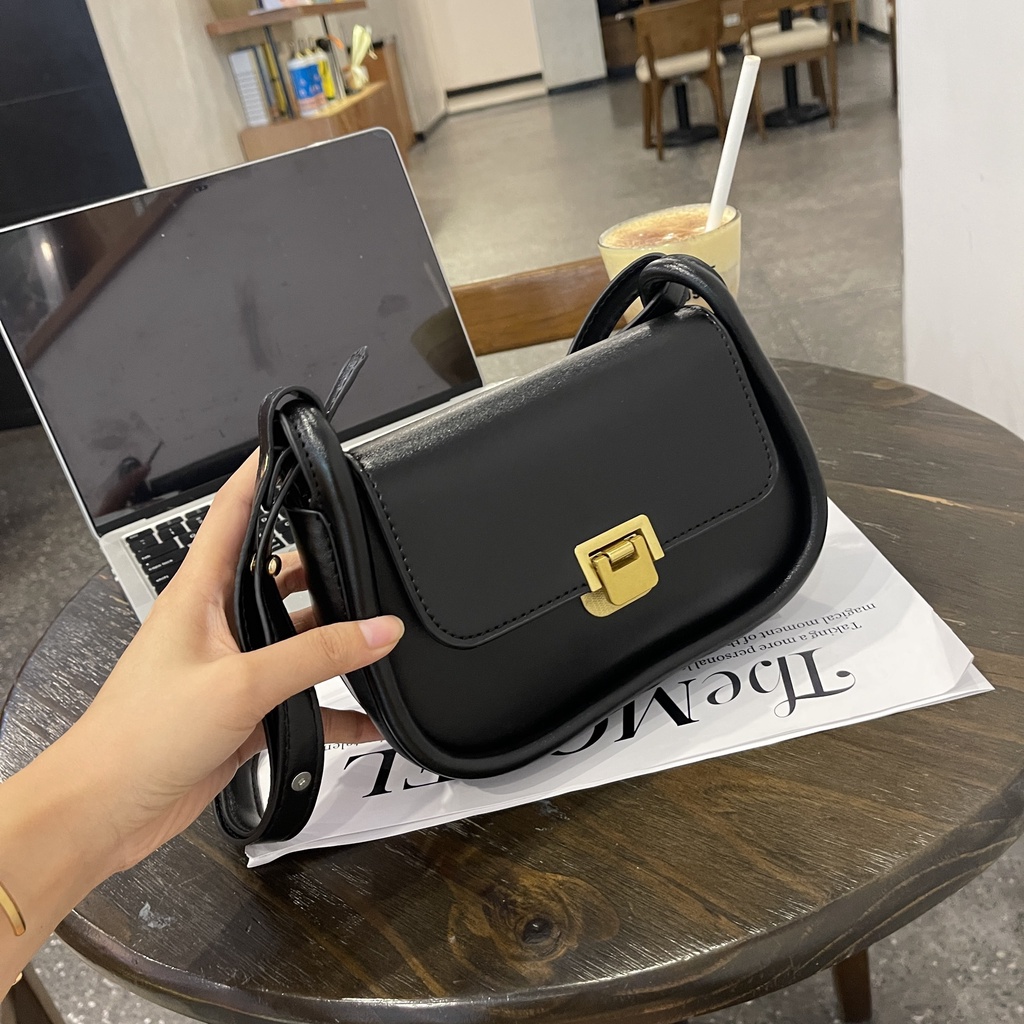 Túi đeo chéo khuy cài size 18cm 3 màu cực xinh