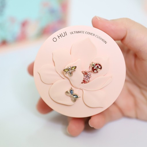 Bộ phấn nước dưỡng ẩm phiên bản giới hạn OHUI Ultimate Ultimate Cover Cushion Special Edition Set 45g | BigBuy360 - bigbuy360.vn