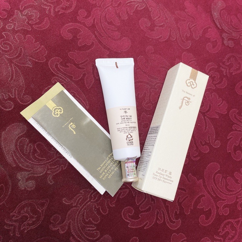 - Kem chống nắng whoo trắng dưỡng sáng lên tone da nhẹ 50ml