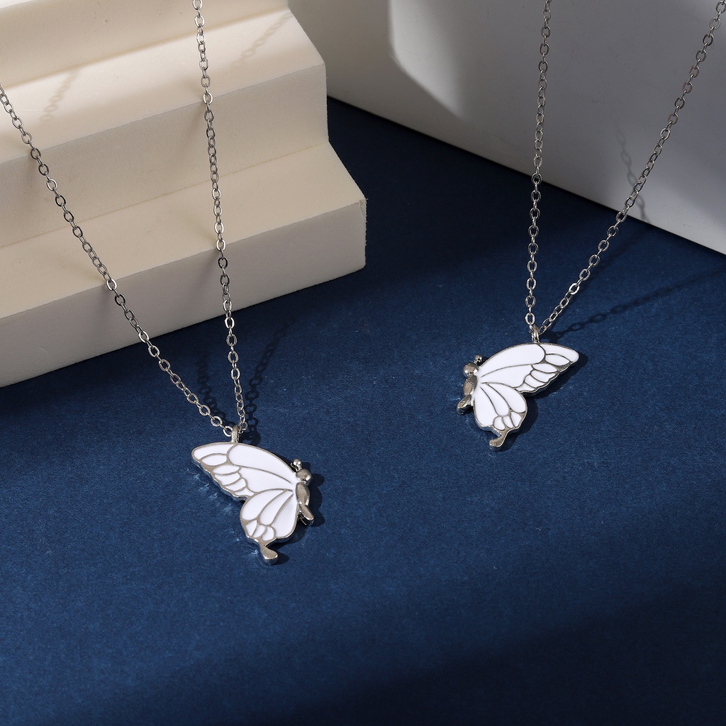 Vòng cổ Kim Loại Mặt Hình Bướm Hoạt Hình Màu Trắng Bạc Sáng Tạo Làm Quà Tặng Cho Bạn Bè