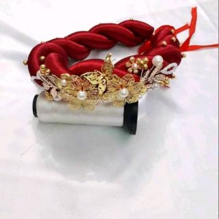 Mấn xoắn đính hoa vàng .