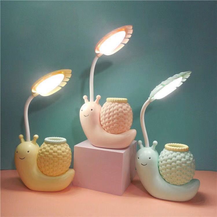 Đèn để bàn hình ốc sên gấp gọn được có hộp đựng bút sáng tạo