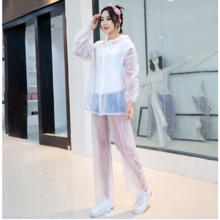Bộ quần áo mưa trong suốt