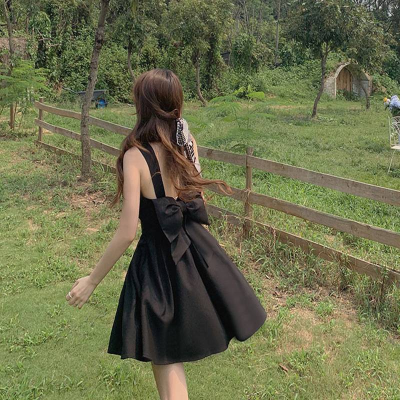  Đầm chữ A hở lưng màu đen thời trang mùa hè quyến rũ 2021 dành cho nữ | BigBuy360 - bigbuy360.vn