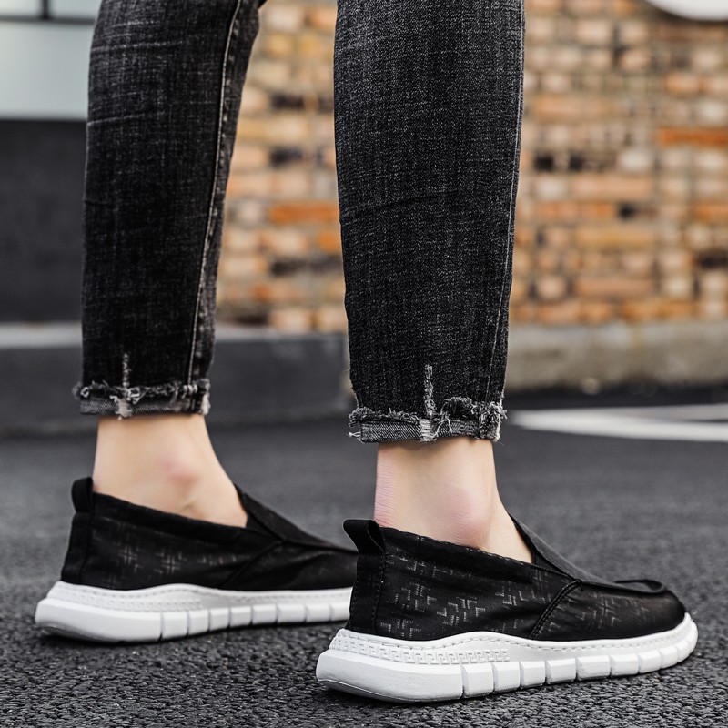 Giày lười nam mùa hè vải lụa đen mềm thoáng khí | BigBuy360 - bigbuy360.vn