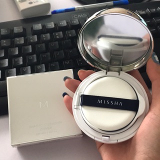 Phấn nước kiềm dầu Missha M Magic Cushion