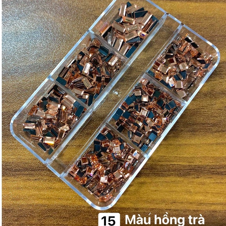 Khay đá vuông mix size 15 ( màu hồng trà )