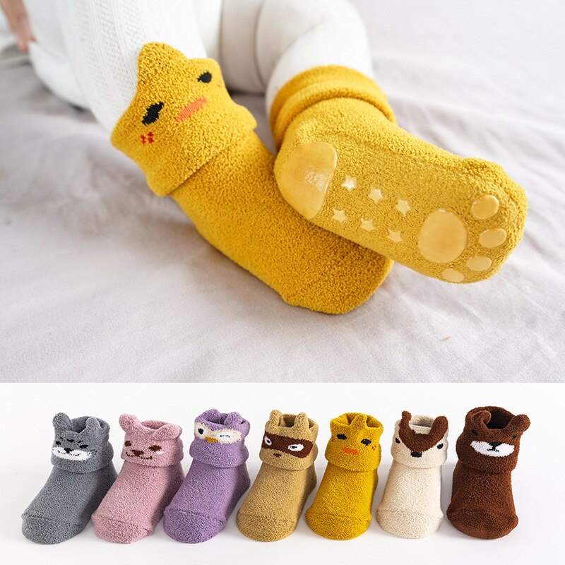Vớ Cao Su Lót Lông Cừu San Hô Chống Trượt Giữ Ấm Mùa Đông In Họa Tiết Hoạt Hình Cho Bé