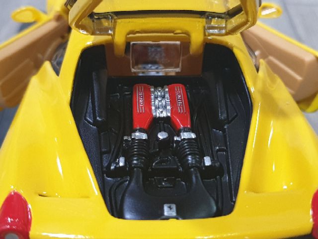 Xe Mô Hình Ferrari 458 Italia 1:24 Bburago (Vàng)