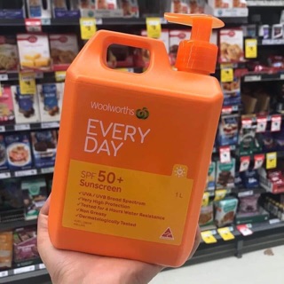 KEM CHỐNG NẮNG MẶT VÀ TOÀN THÂN WOOLWORTHS EVERYDAY SPF50+