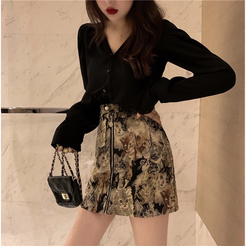 Set Áo Sơ Mi Đen Tay Dài Mix Chân Váy Chữ A Cạp Cao Họa Tiết Mèo Siêu Sang Chãnh