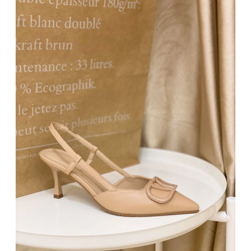 Giày slingback khóa V