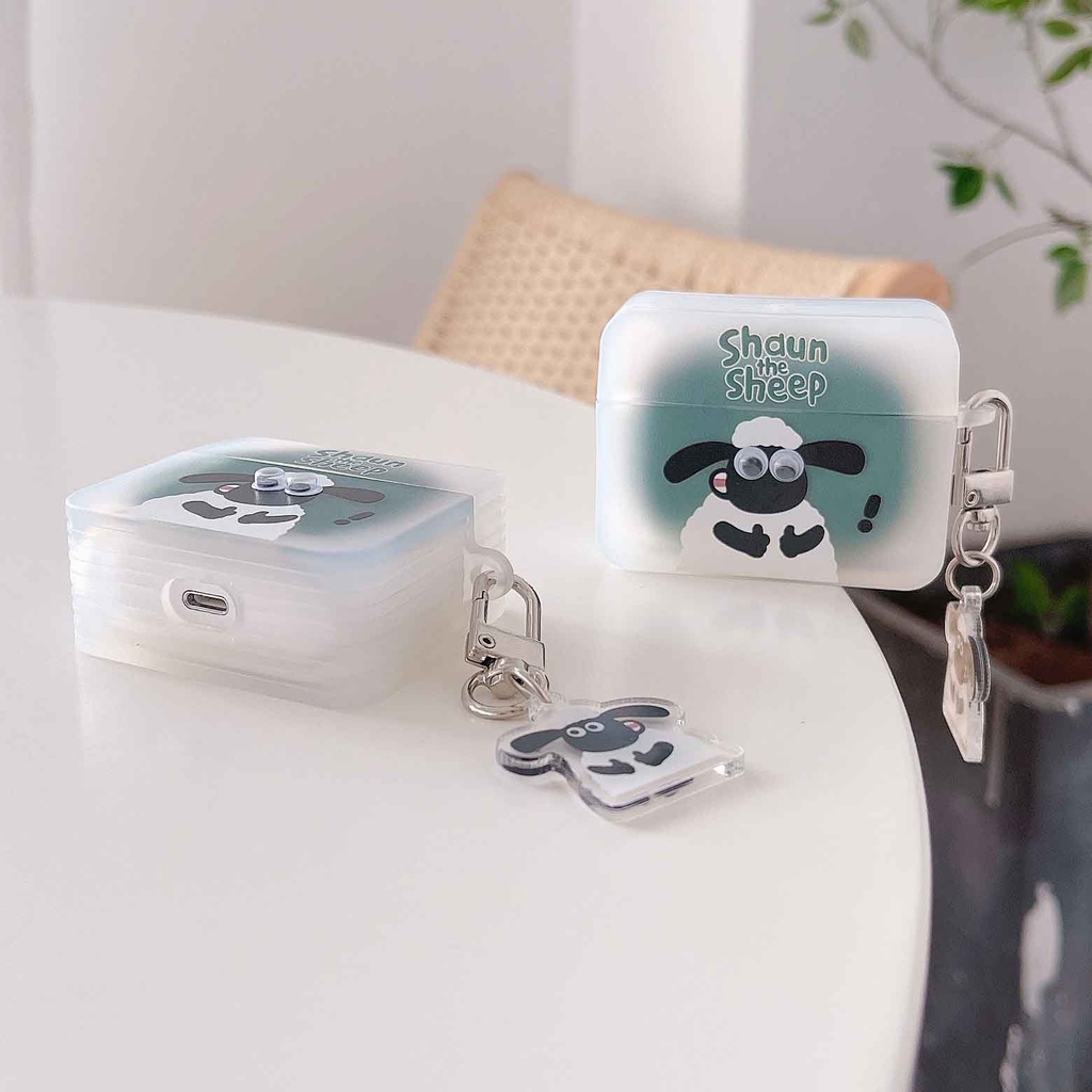 Vỏ Bảo Vệ Hộp Sạc Tai Nghe Airpods 1 / 2 / 3 / pro Hình Vuông Họa Tiết Chú Cừu Mắt Đen Dễ Thương Kèm Móc Tre