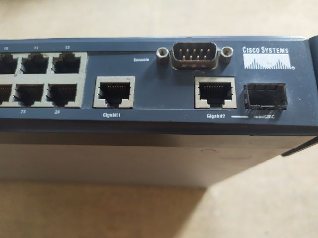 Bộ chia mạng LINKSYS SRW224 24 PORT 10/100+2 PORT GIGABIT