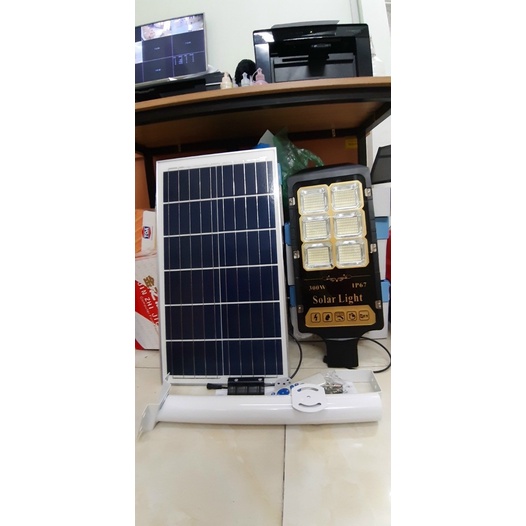 Đèn NLMT bàn chải 300w, bảo hành 2 năm.