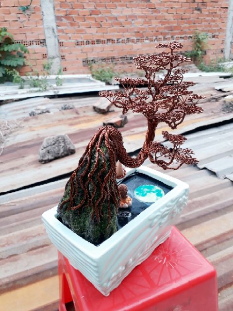 Cây bonsai handmade bằng dây đồng.