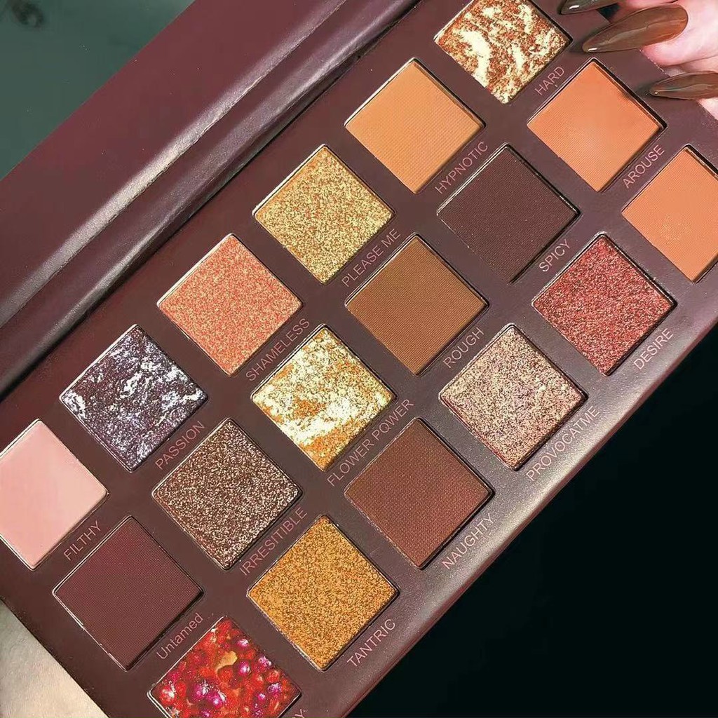 Bảng Mắt Dikalu 18 Ô Nhũ Lì Vỏ Nâu Naughty. | BigBuy360 - bigbuy360.vn