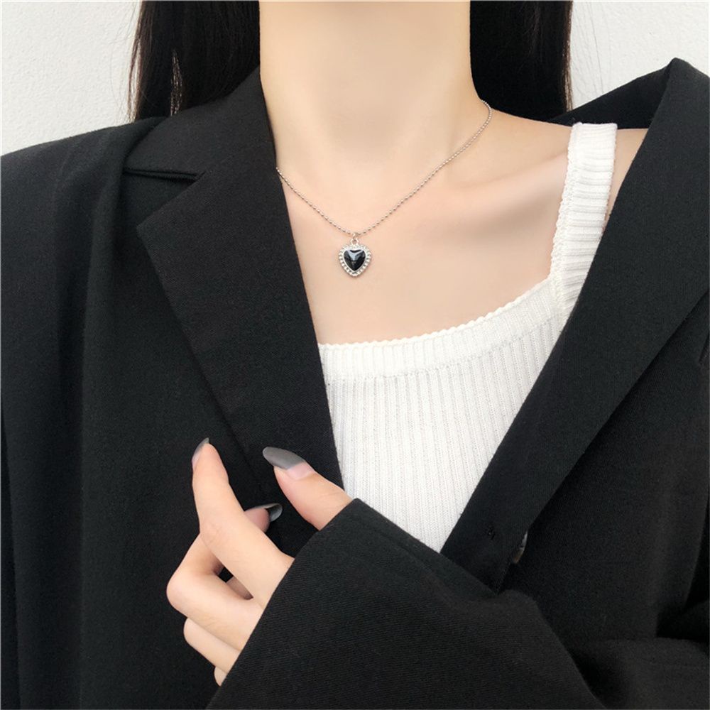 Vòng cổ Choker Màu Đen Mặt Trái Tim Đơn Giản Phong Cách Hàn Quốc Cho Nữ