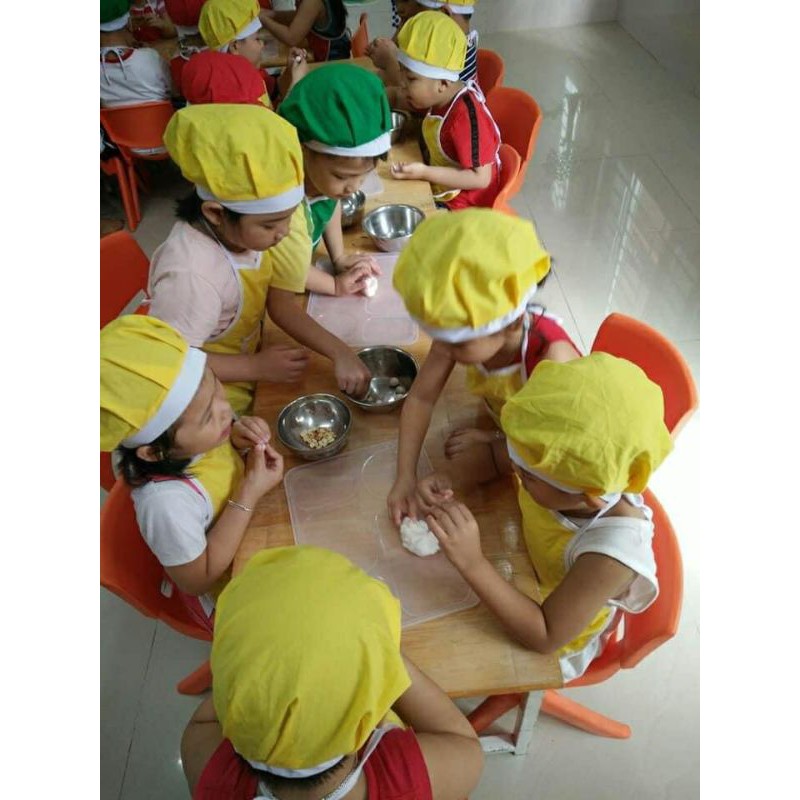 Tạp dề và mũ cho bé có 7 màu chất liệu 2 lớp kèm mũ