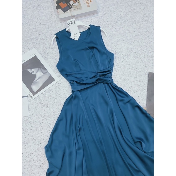 VNU348 - VÁY LỤA XANH XOÈ LI EO SÁT NÁCH | BigBuy360 - bigbuy360.vn