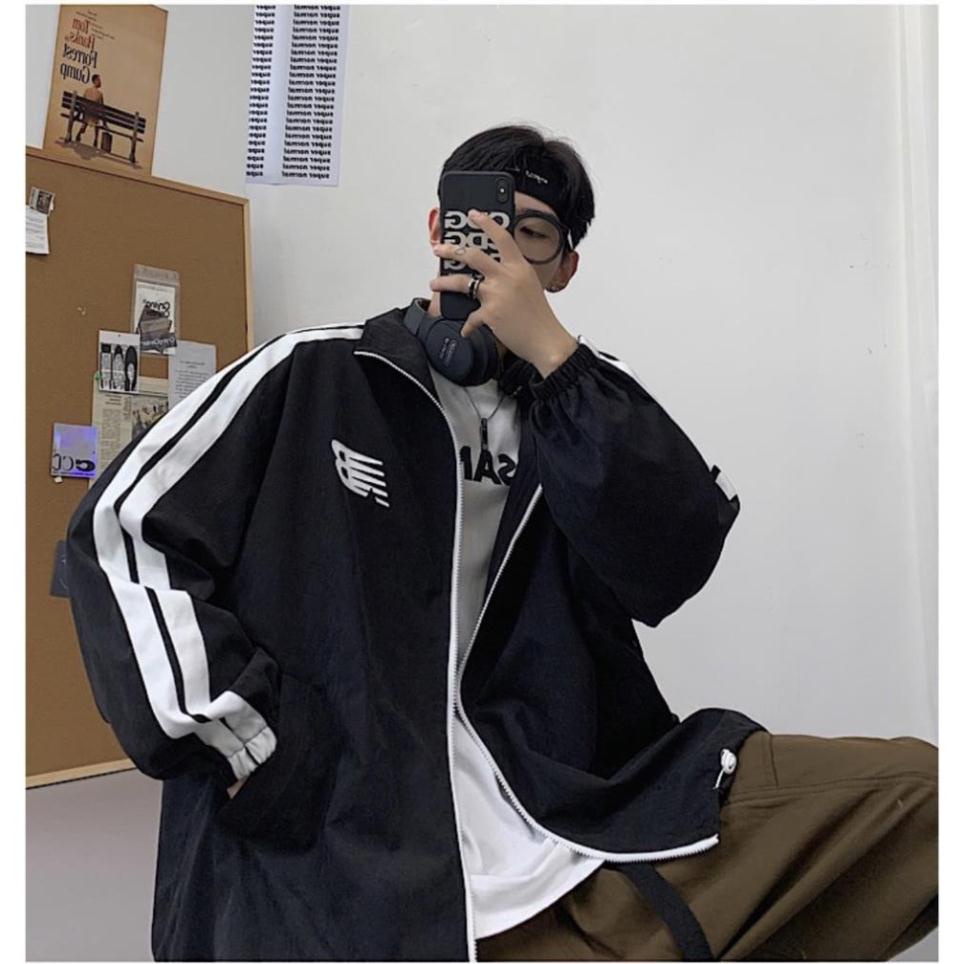 Áo Khoác, Áo Jacket Gió 2 Lớp 2 Màu Be và Đen From Rộng In Chữ Trước Ngực Phong Cách Hàn Quốc 2021