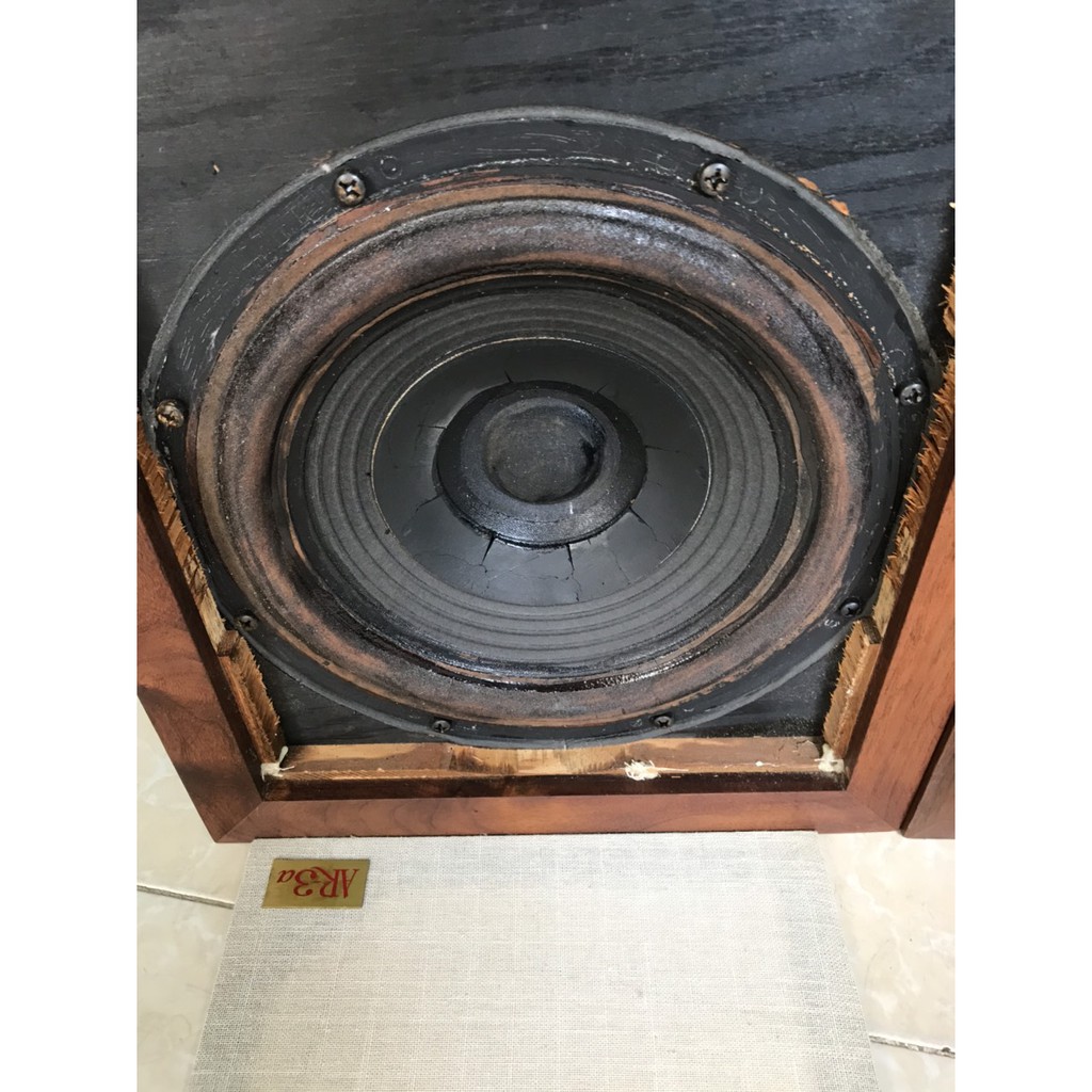 Loa Ar3a căng vải trắng