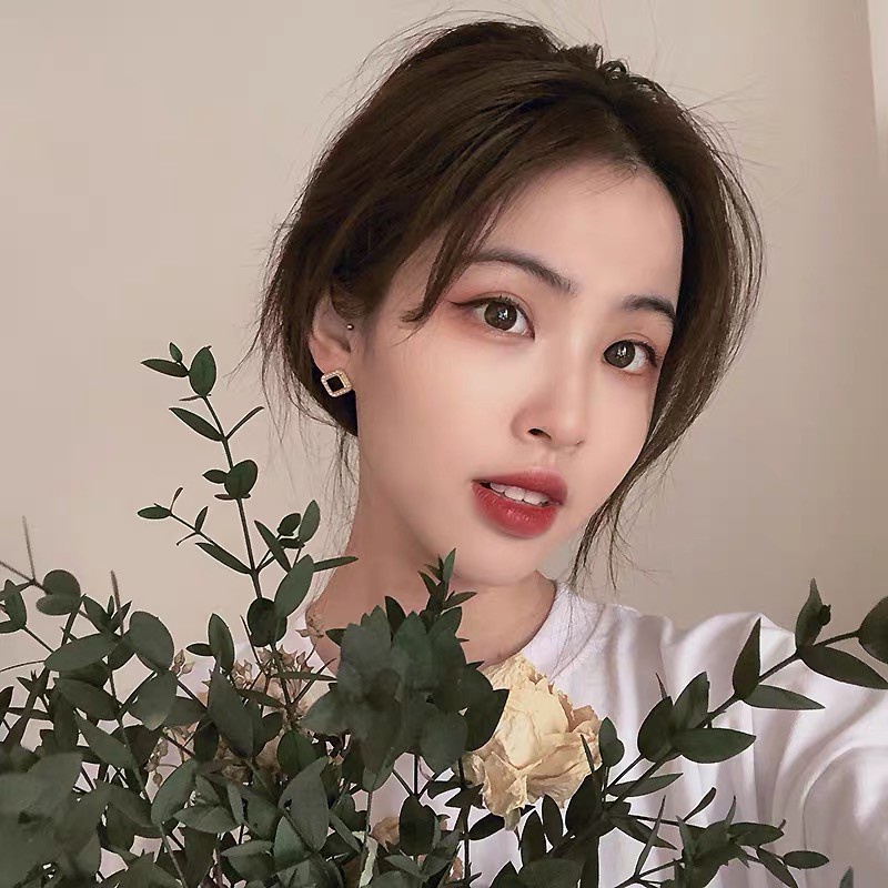 Đôi khuyên tai hình vuông màu đen đính ngọc trai phong cách cổ điển dành cho nữ