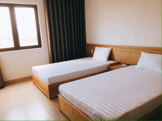 Trọn bộ drap trắng sọc 1m6 và 1m8 x2m + mền chần bông trắng sọc
