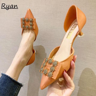 Giày Cao Gót Mũi Nhọn Đính Đinh Tán Thời Trang Cho Nữ