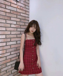 Đầm 2 dây kẻ đỏ thắt nơ hở lưng