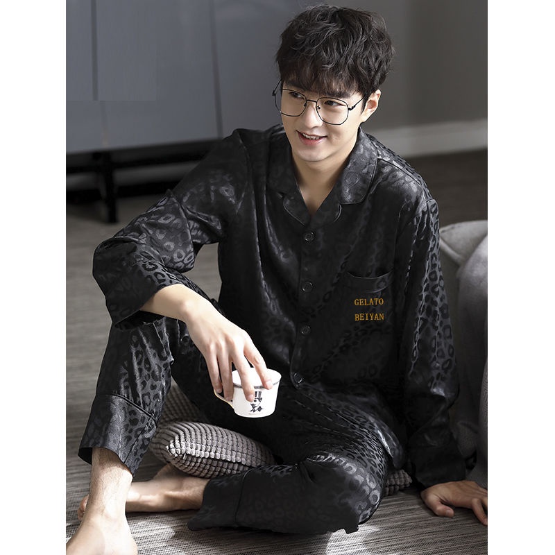 Bộ Đồ Ngủ Vải Lụa Dáng Rộng Thoáng Mát Cá Tính Cho Nam