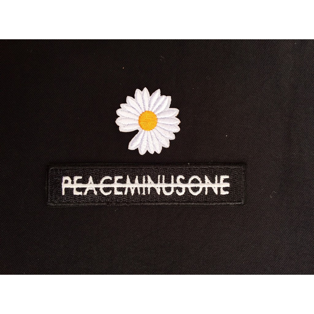 Sticker / miếng vải thêu có keo ủi nhiệt hình logo chữ peaceminusone gạch ngang của GD (gdragon) bigbang phụ kiện áo