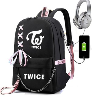 Balo Twice Egypt Delay Sun Yu màu sắc có cổng sạc USB