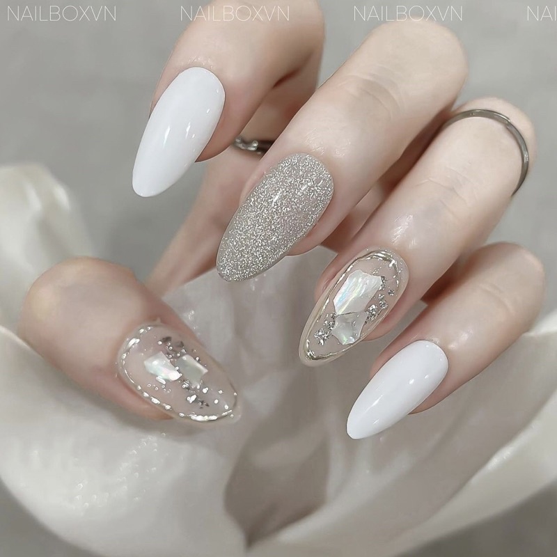 Nail box thiết kế hiệu ứng mắt mèo kim cương